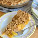 peach almond crumb pie
