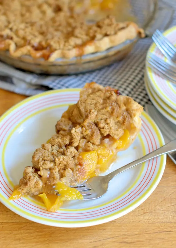 peach crumb pie