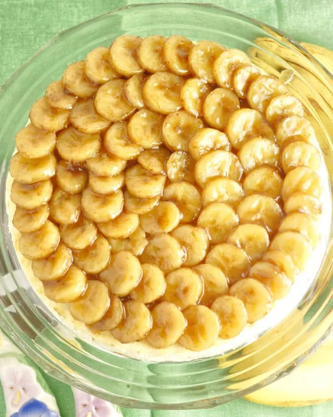 banana cheesecake topped with roasted bananas