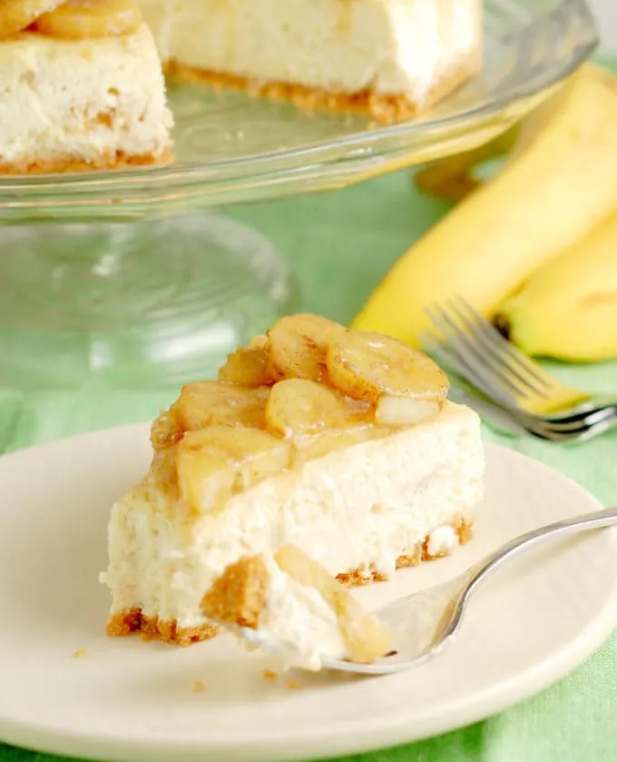 banana cheesecake topped with roasted bananas