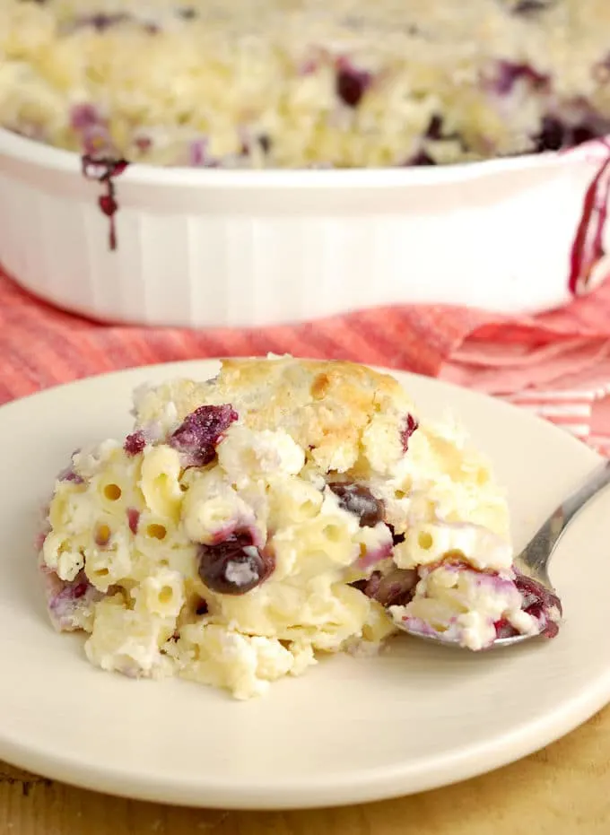 a plate of dessert macaroni and cheese with blueberries