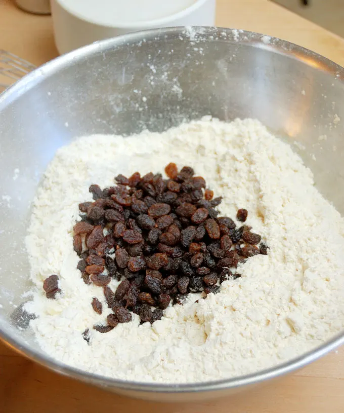 a bowl of flour with raisins