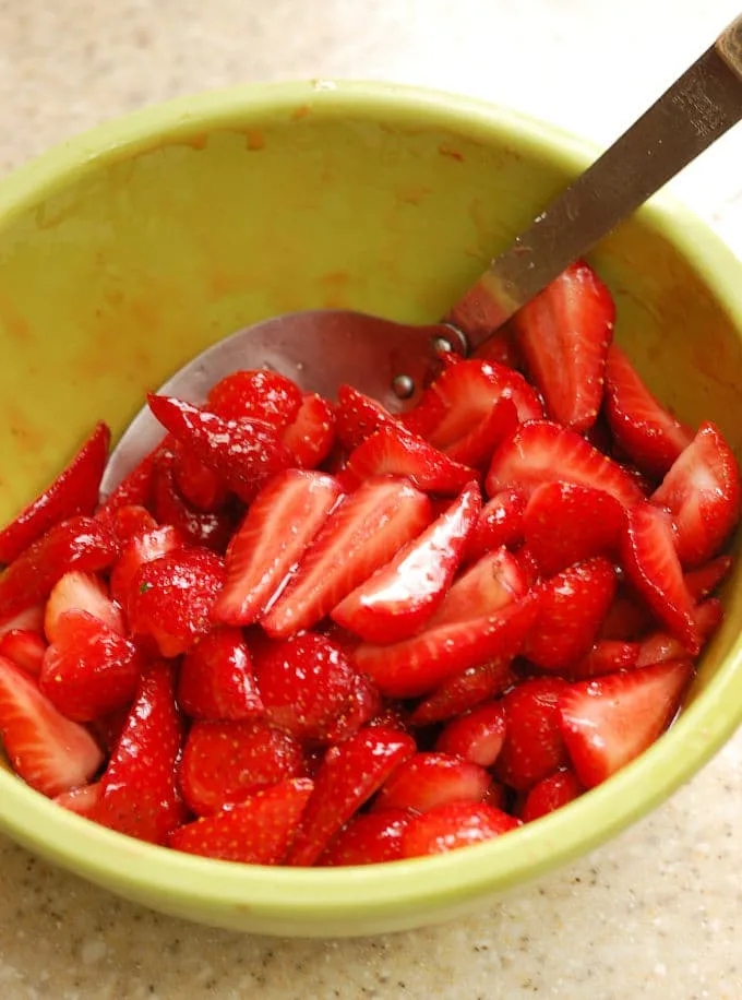 a bowl of strawberries with sugar