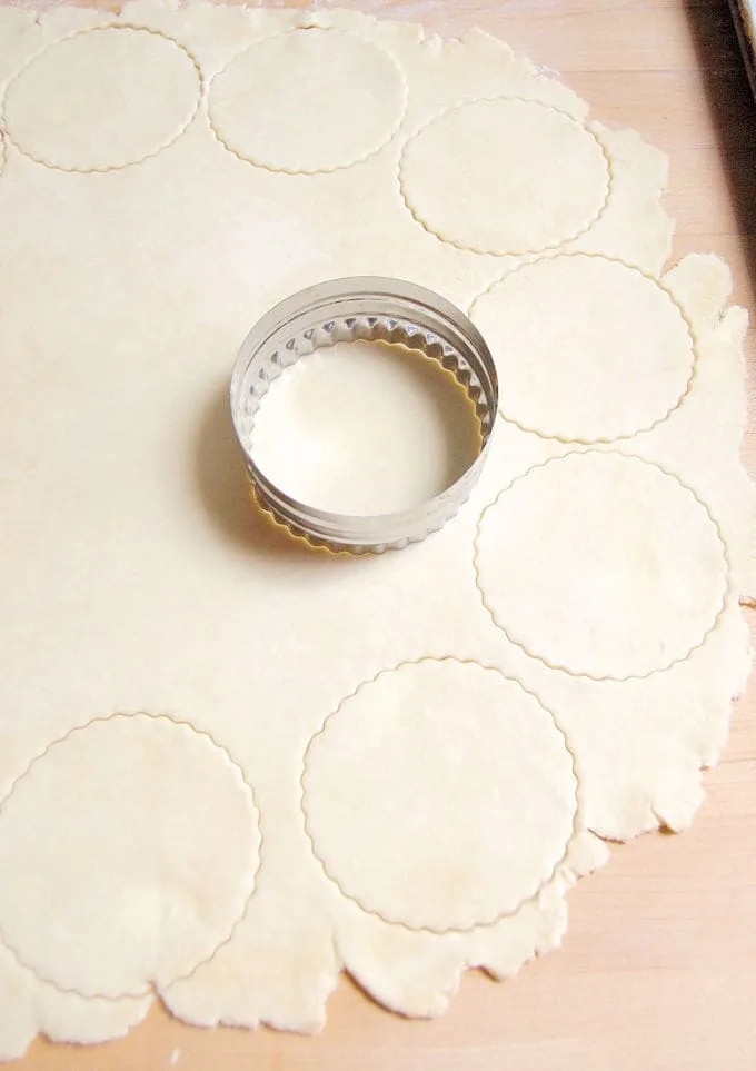 cutting dough rounds