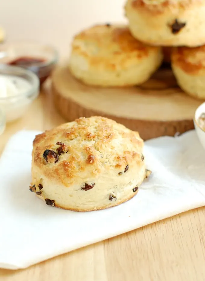 raisin scones 8a