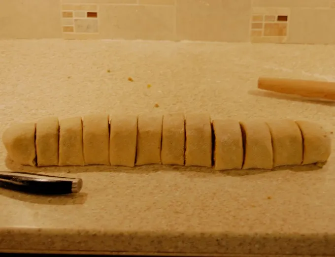 a cylinder of bun dough cut into 1" rounds