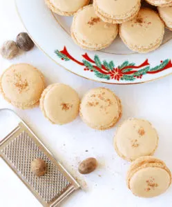 eggnog-macarons on a white tablecloth with nutmeg.