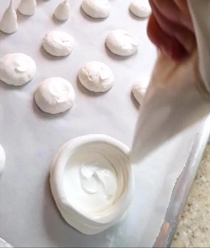 piping meringue