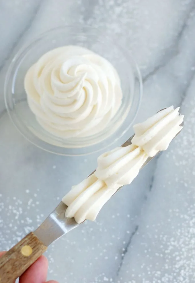 a small spatula with three piped shells of Cream Cheese Frosting.