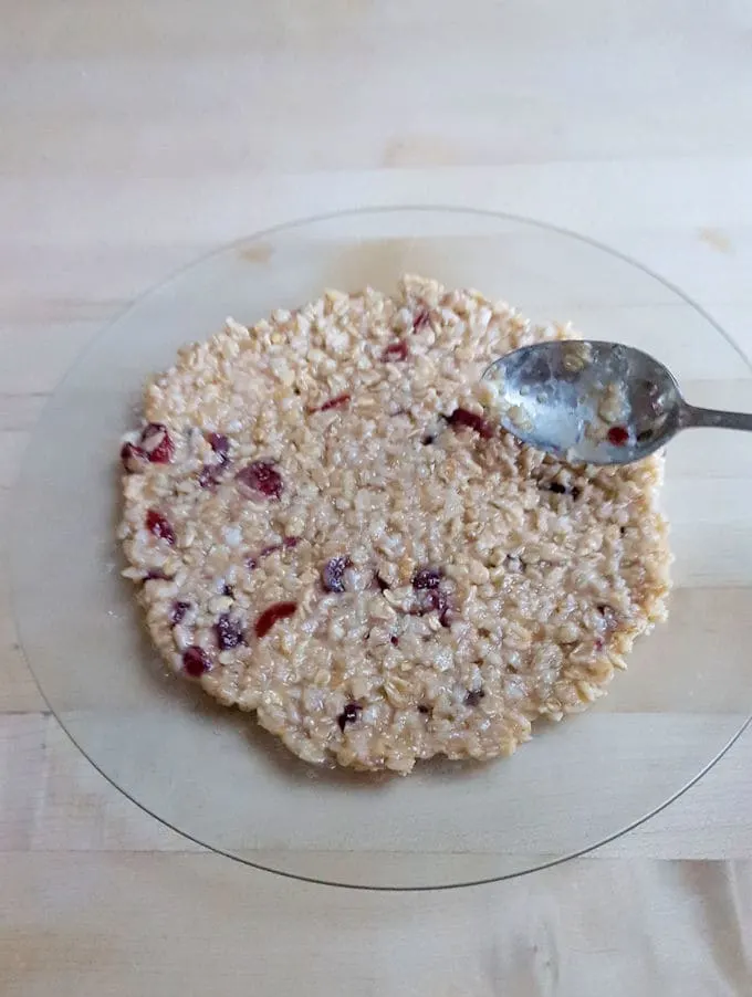 showing how to flatten oatmeal into a pancake shape