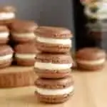 bailey's chocolate macaron