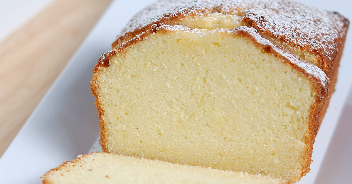 Holiday Sour Cream Pound Cake – Can't Stay Out of the Kitchen