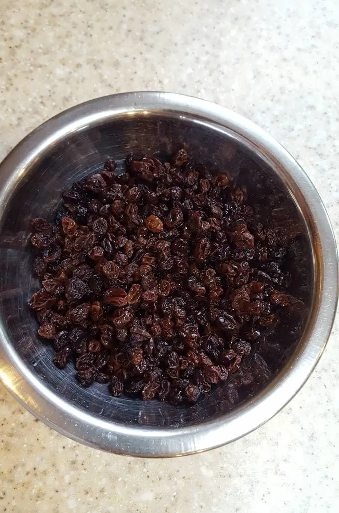 a bowl of currants