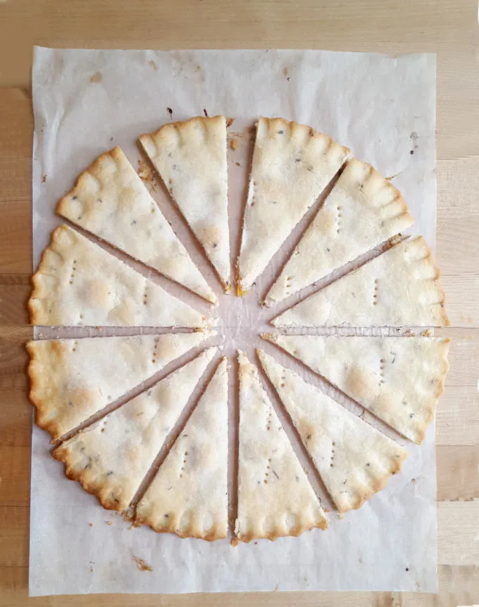 12 wedges of shortbread arranged in a circle