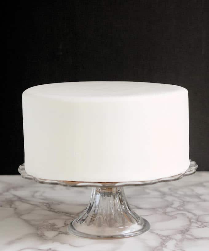 How to Cover a cake with rolled fondant
