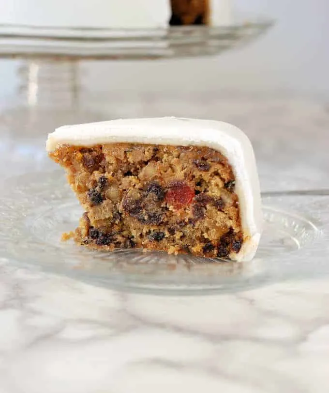 https://www.baking-sense.com/wp-content/uploads/2017/10/fruitcake-11a.jpg