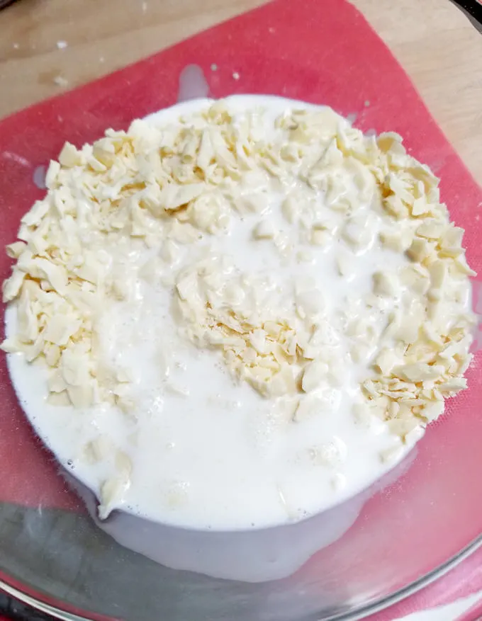 a bowl of white chocolate and cream