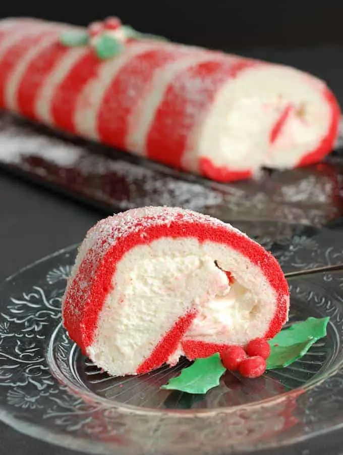 Peppermint Roulade – Peppermint Stripe Cake Roll