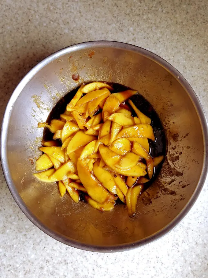 macerating mangos in a bowl