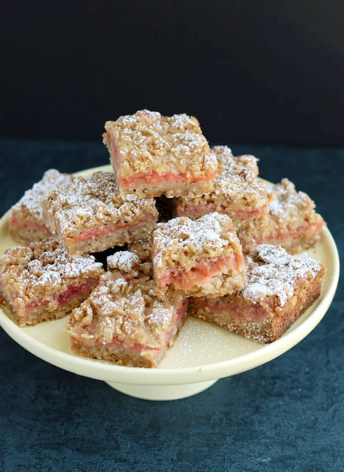 Rhubarb crumble bars