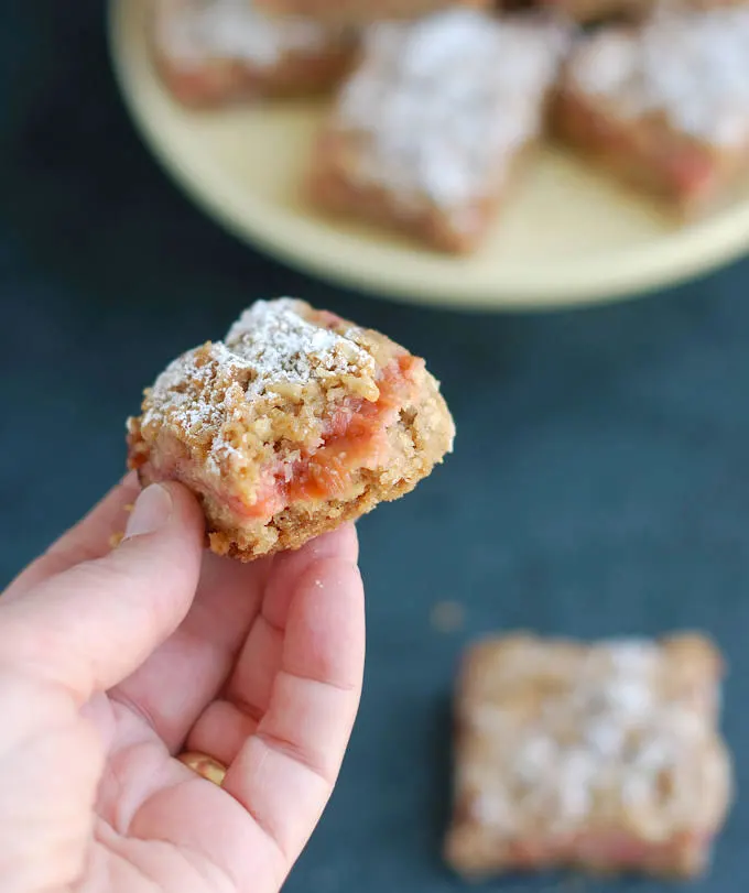 Rhubarb crumble bars