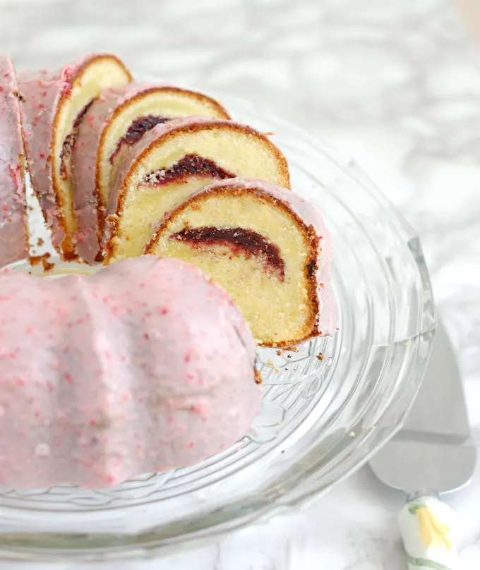 strawberry & cream bundt cake
