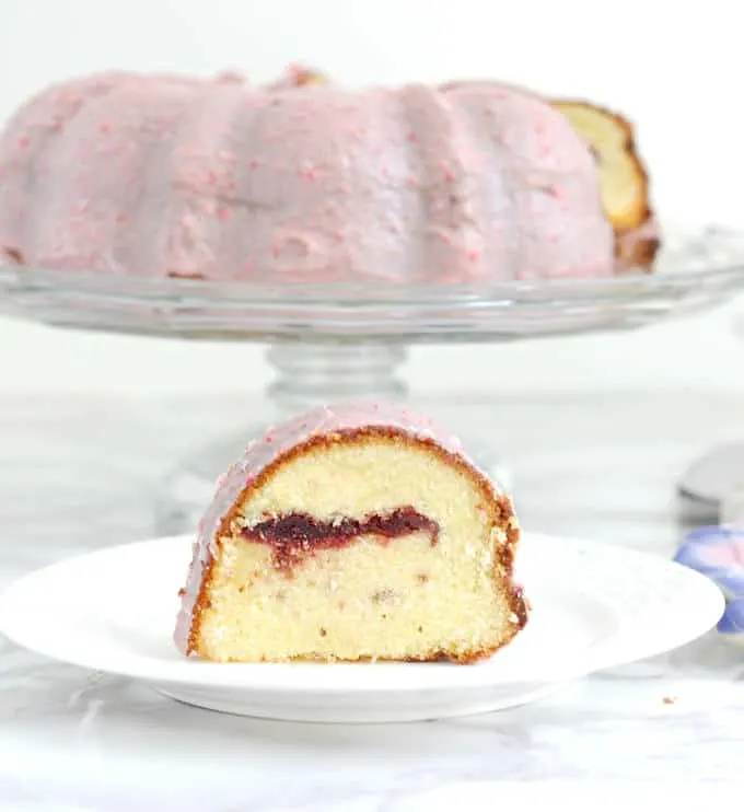 strawberry & cream bundt cake