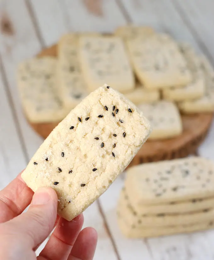 tahini shortbread cookies with sesame seeds