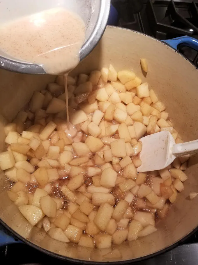 thicken the filling for apple bourbon pot pie