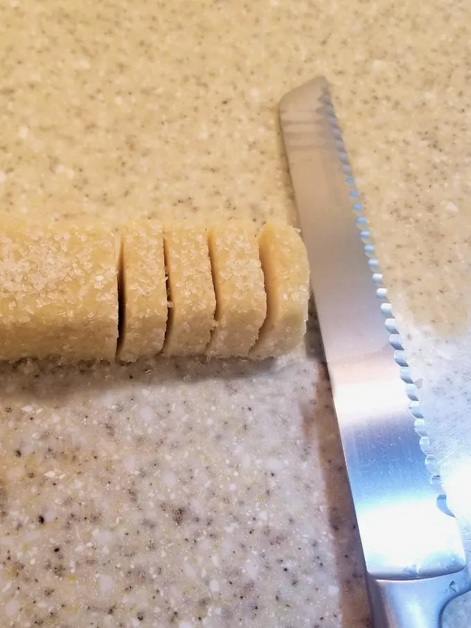 slicing sable cookie dough