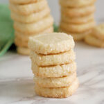 a stack of diamant sable cookies