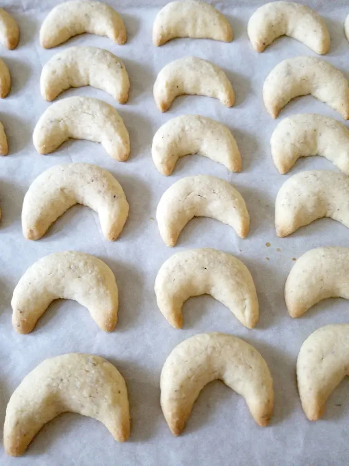vanilla kipferl cookies fresh from the oven