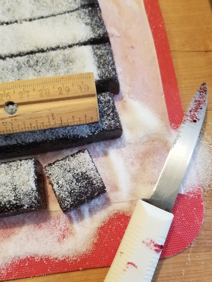 cutting blackberry pate de fruit