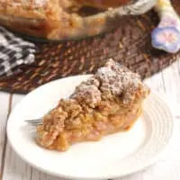 Rhubarb Crumb Pie