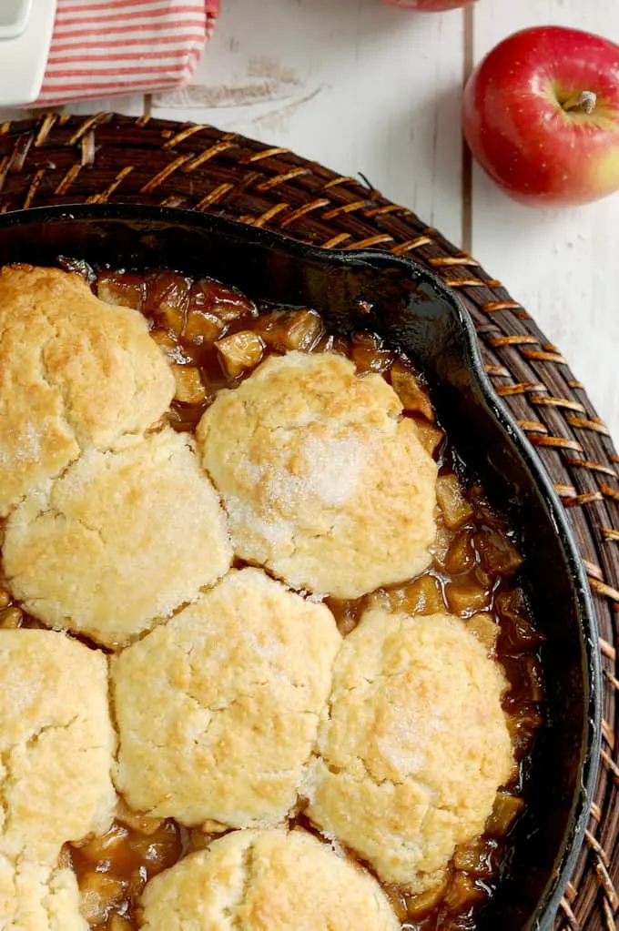 a closeup shot of a skillet filled with apple cobbler