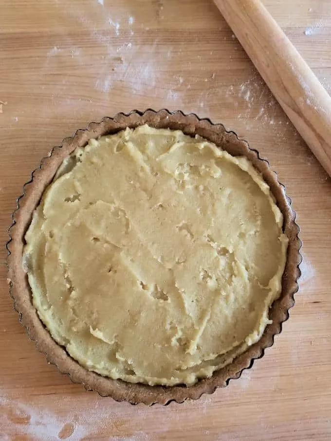 almond filling in a speculaas cake