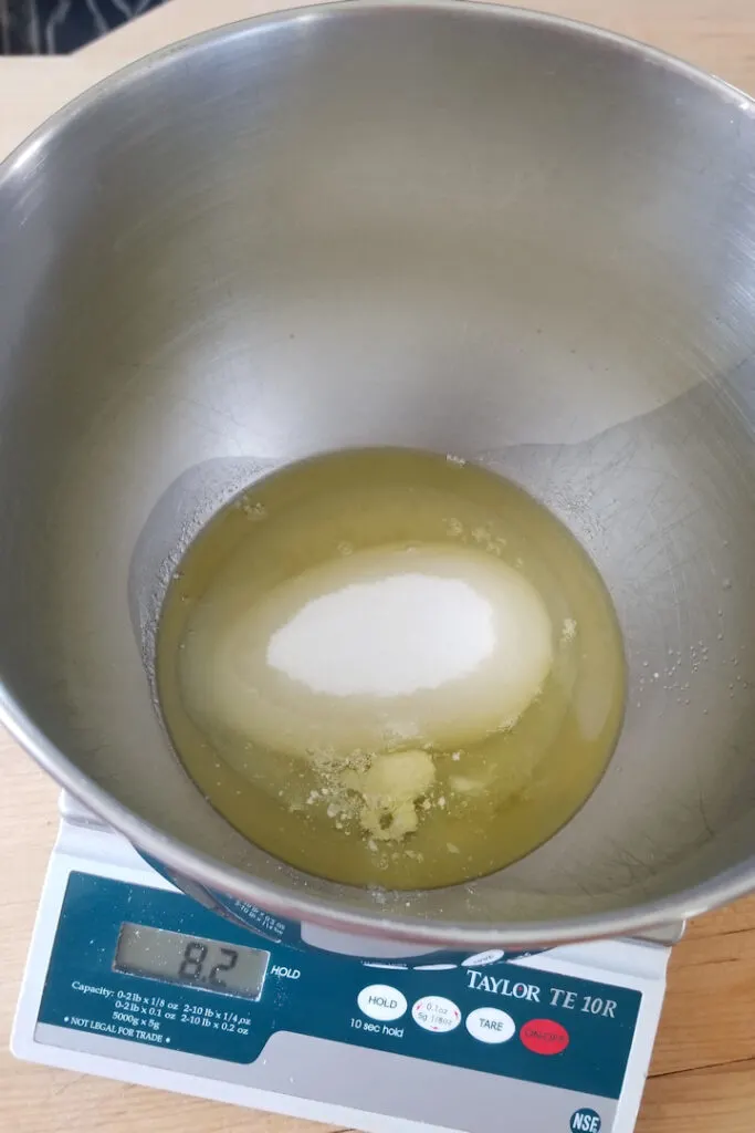showing a mixing bowl with ingredients for 7 minute frosting