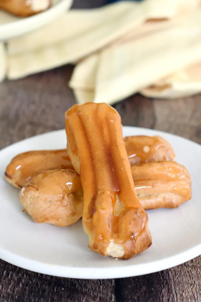 Salted Caramel Eclairs Baking Sense®