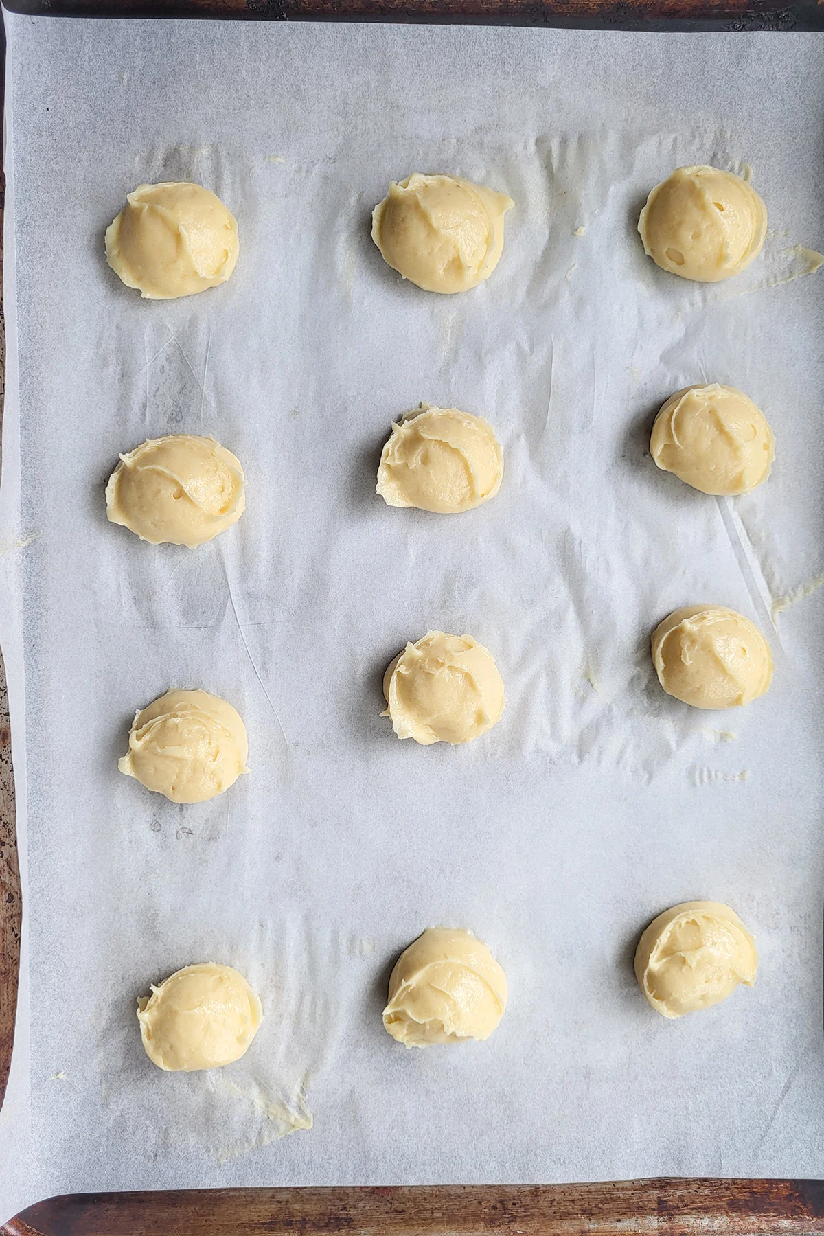 a tray of unbaked cream puffs