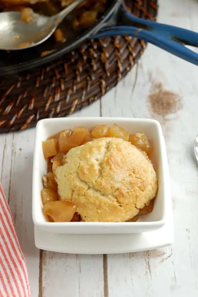 a bowl full of apple cobbler