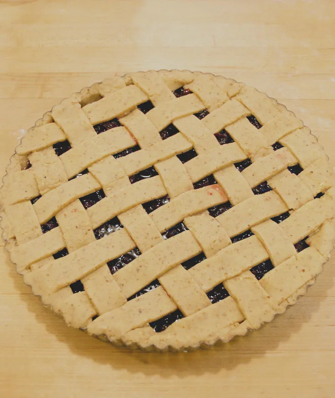 an unbaked linzer tart.