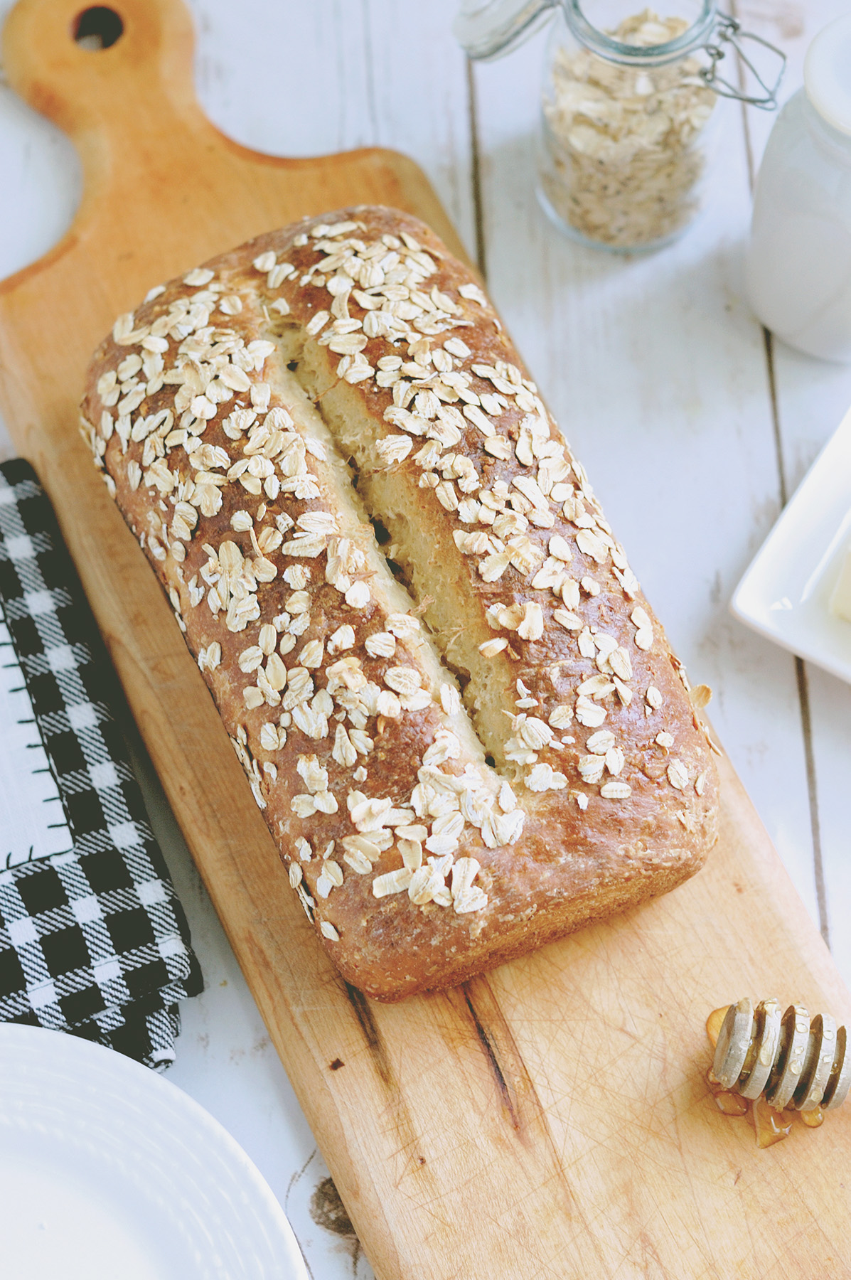 a loaf of bread on a cutting board.